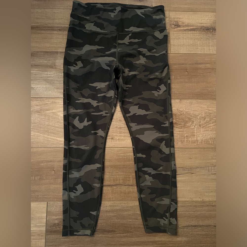 ATHLETA Ultimate Camo 7/8 Tight Legging, Women's Medium Green Camo